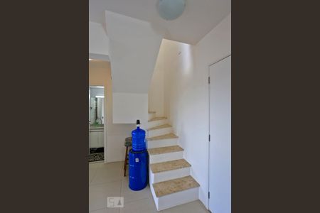 Apartamento para alugar com 70m², 1 quarto e 1 vagaEscada