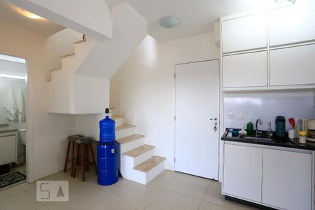 Apartamento para alugar com 70m², 1 quarto e 1 vagaEscada