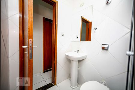 Apartamento para alugar com 60m², 2 quartos e sem vagaBanheiro