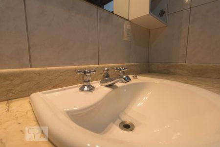 Banheiro de apartamento para alugar com 2 quartos, 100m² em Santo Amaro, São Paulo