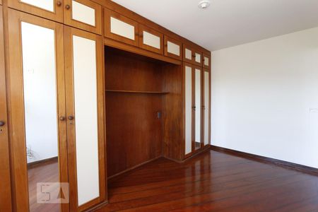 Quarto suite 1 de apartamento para alugar com 2 quartos, 60m² em Taquara, Rio de Janeiro