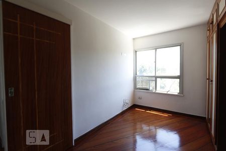 Quarto suite 1 de apartamento para alugar com 2 quartos, 60m² em Taquara, Rio de Janeiro