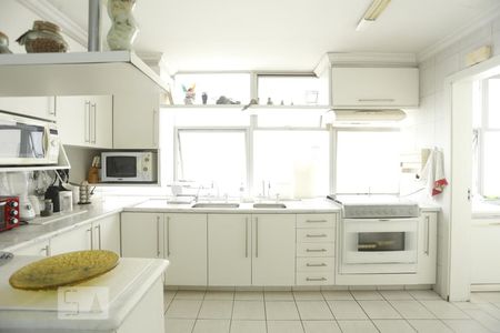 Apartamento à venda com 240m², 3 quartos e 2 vagasCozinha