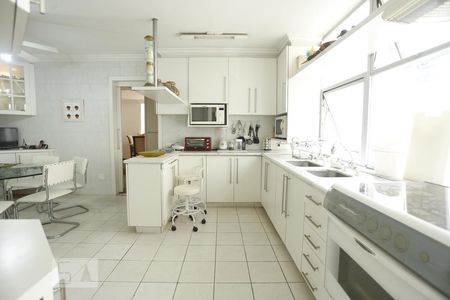 Apartamento à venda com 240m², 3 quartos e 2 vagasCozinha