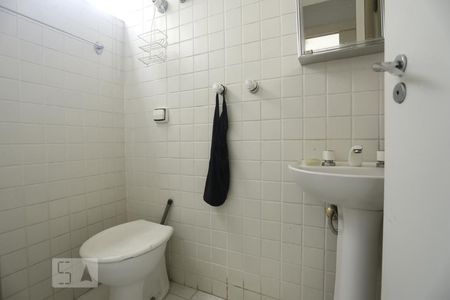 Apartamento à venda com 240m², 3 quartos e 2 vagasBanheiro de Serviços