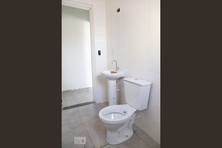 Banheiro de casa para alugar com 1 quarto, 70m² em Bussocaba, Osasco