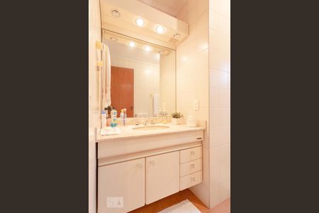 Apartamento para alugar com 198m², 3 quartos e 3 vagasBanheiro