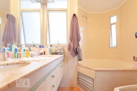 Apartamento para alugar com 198m², 3 quartos e 3 vagasBanheiro da Suíte