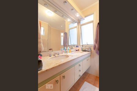 Apartamento para alugar com 198m², 3 quartos e 3 vagasBanheiro