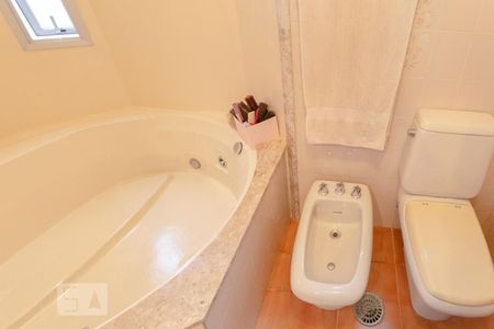 Apartamento para alugar com 198m², 3 quartos e 3 vagasBanheiro da Suíte