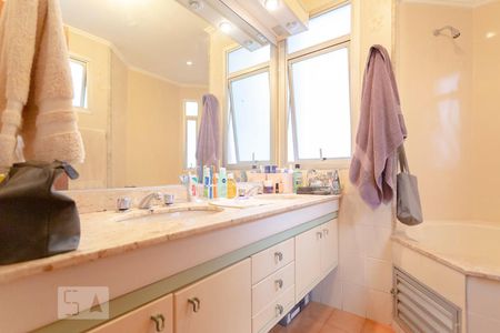 Apartamento para alugar com 198m², 3 quartos e 3 vagasBanheiro da Suíte