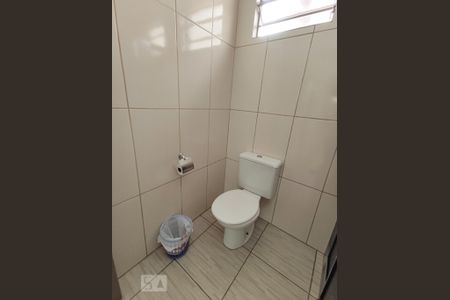 Casa para alugar com 80m², 2 quartos e 1 vaga Casa para alugar com 80m², 2 quartos e 1 vagaBanheiro