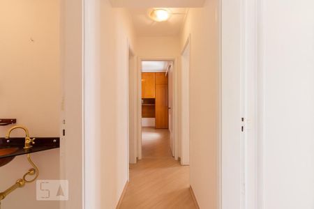 Corredor de apartamento para alugar com 3 quartos, 90m² em Moema, São Paulo