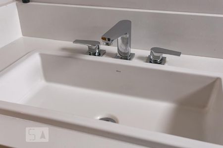 Banheiro - Torneira de apartamento para alugar com 2 quartos, 52m² em Santo Antônio, Porto Alegre