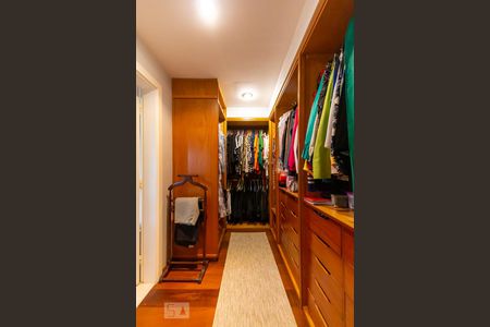 Apartamento à venda com 360m², 4 quartos e 5 vagas Apartamento à venda com 360m², 4 quartos e 5 vagasCloset da suíte 1