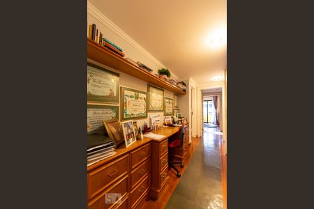 Apartamento à venda com 360m², 4 quartos e 5 vagas Apartamento à venda com 360m², 4 quartos e 5 vagasEscritório