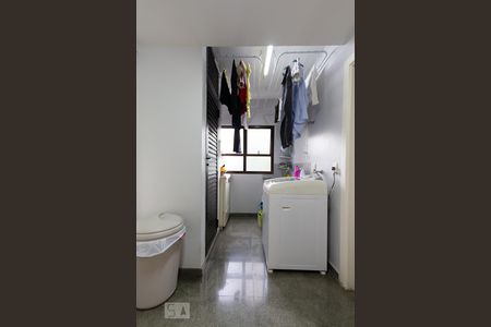 Apartamento à venda com 360m², 4 quartos e 5 vagas Apartamento à venda com 360m², 4 quartos e 5 vagasÁrea de serviço
