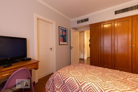 Apartamento à venda com 360m², 4 quartos e 5 vagas Apartamento à venda com 360m², 4 quartos e 5 vagasSuíte 3