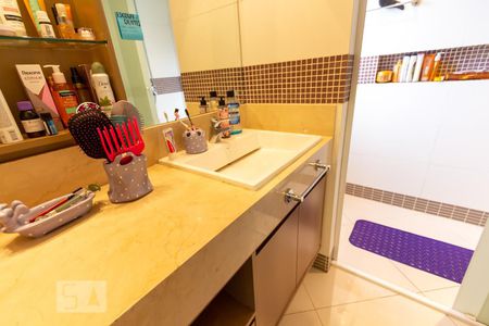 Apartamento à venda com 360m², 4 quartos e 5 vagas Apartamento à venda com 360m², 4 quartos e 5 vagasBanheiro da suíte 4