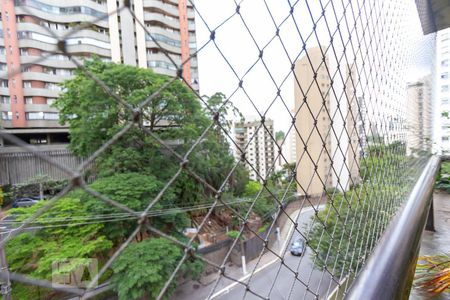 Apartamento à venda com 360m², 4 quartos e 5 vagas Apartamento à venda com 360m², 4 quartos e 5 vagasVista da varanda da suíte 1