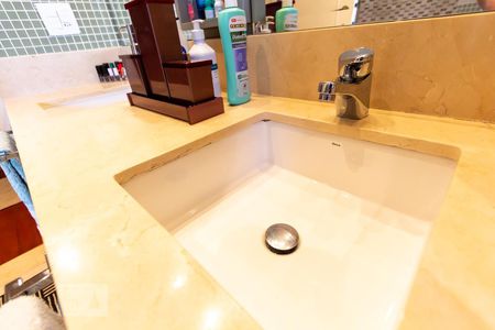 Apartamento à venda com 360m², 4 quartos e 5 vagas Apartamento à venda com 360m², 4 quartos e 5 vagasBanheiro da suíte 1