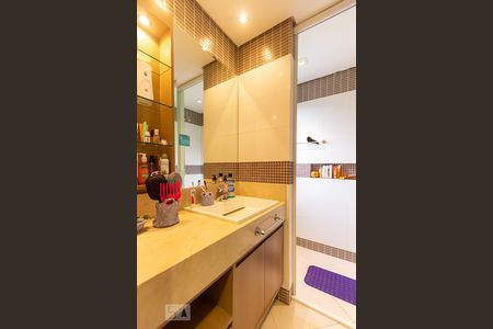 Apartamento à venda com 360m², 4 quartos e 5 vagas Apartamento à venda com 360m², 4 quartos e 5 vagasBanheiro da suíte 4