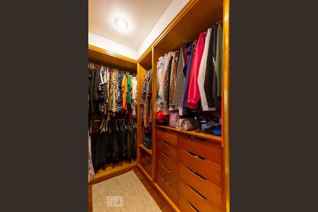 Apartamento à venda com 360m², 4 quartos e 5 vagas Apartamento à venda com 360m², 4 quartos e 5 vagasCloset da suíte 1