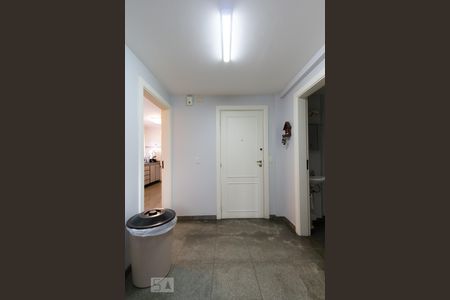 Apartamento à venda com 360m², 4 quartos e 5 vagas Apartamento à venda com 360m², 4 quartos e 5 vagasÁrea de serviço