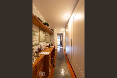 Apartamento à venda com 360m², 4 quartos e 5 vagas Apartamento à venda com 360m², 4 quartos e 5 vagasEscritório