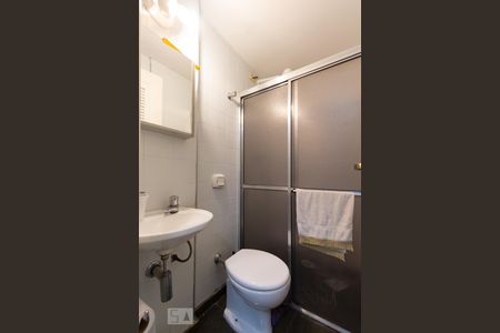 Apartamento à venda com 360m², 4 quartos e 5 vagas Apartamento à venda com 360m², 4 quartos e 5 vagasBanheiro de serviço