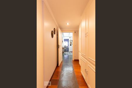 Apartamento à venda com 360m², 4 quartos e 5 vagas Apartamento à venda com 360m², 4 quartos e 5 vagasCorredor das suítes