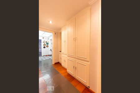 Apartamento à venda com 360m², 4 quartos e 5 vagas Apartamento à venda com 360m², 4 quartos e 5 vagasCorredor das suítes