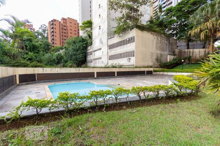 Apartamento à venda com 360m², 4 quartos e 5 vagas Apartamento à venda com 360m², 4 quartos e 5 vagasÁrea comum - Piscina