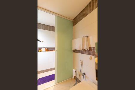 Apartamento à venda com 360m², 4 quartos e 5 vagas Apartamento à venda com 360m², 4 quartos e 5 vagasBanheiro da suíte 4