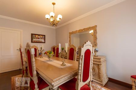 Apartamento à venda com 360m², 4 quartos e 5 vagas Apartamento à venda com 360m², 4 quartos e 5 vagasSala de jantar