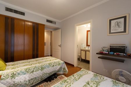 Apartamento à venda com 360m², 4 quartos e 5 vagas Apartamento à venda com 360m², 4 quartos e 5 vagasSuíte 2