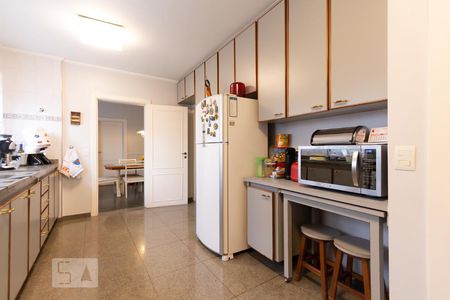 Apartamento à venda com 360m², 4 quartos e 5 vagas Apartamento à venda com 360m², 4 quartos e 5 vagasCozinha