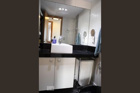 Apartamento à venda com 80m², 3 quartos e 1 vagaBanheiro Social