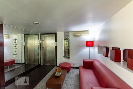 Apartamento para alugar com 120m², 3 quartos e 2 vagas Apartamento para alugar com 120m², 3 quartos e 2 vagasHall social