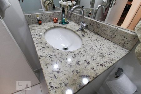 Banheiro de apartamento para alugar com 2 quartos, 54m² em Cambuci, São Paulo