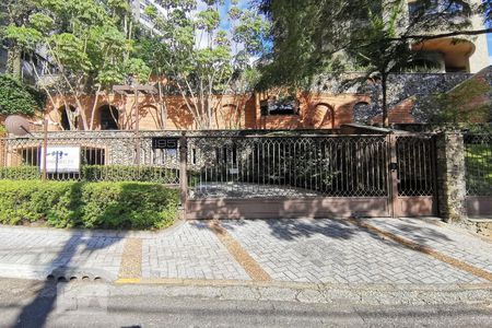 Apartamento para alugar com 250m², 3 quartos e 4 vagas Apartamento para alugar com 250m², 3 quartos e 4 vagasFachada do Condomínio