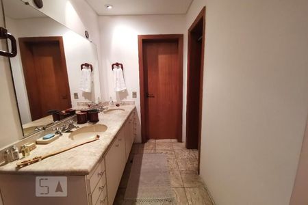 Apartamento para alugar com 250m², 3 quartos e 4 vagas Apartamento para alugar com 250m², 3 quartos e 4 vagasDetalhe do Banheiro da Suíte