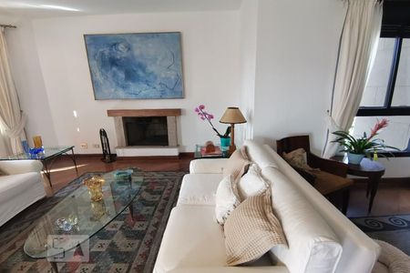 Apartamento para alugar com 250m², 3 quartos e 4 vagas Apartamento para alugar com 250m², 3 quartos e 4 vagasSala de Estar