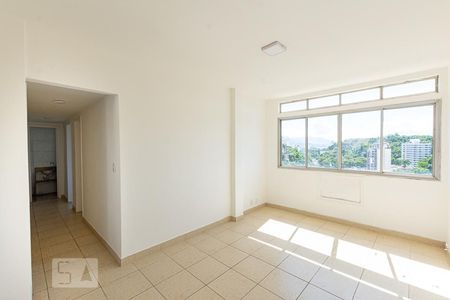 Sala de Apartamento com 2 quartos, 88m² Ingá