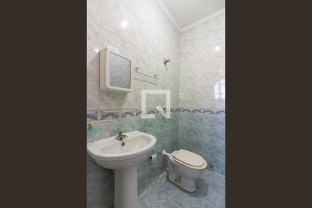 Banheiro de casa para alugar com 2 quartos, 70m² em Santo Antônio, Osasco