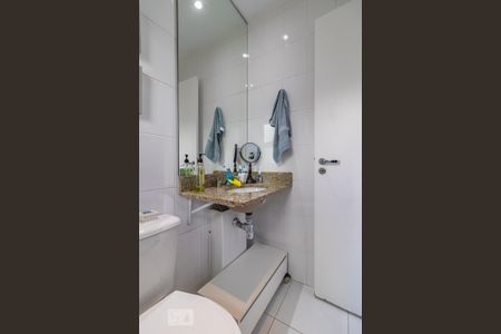 Apartamento para alugar com 110m², 2 quartos e sem vaga Apartamento para alugar com 110m², 2 quartos e sem vagaBanheiro da Suíte 1