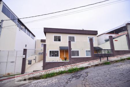 Casa de condomínio à venda com 62m², 2 quartos e 2 vagasFachada