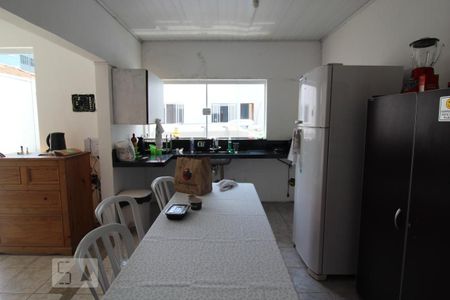 Casa para alugar com 400m², 6 quartos e sem vagaCozinha da edicula