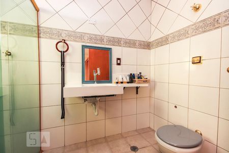 Casa à venda com 179m², 3 quartos e 2 vagas Casa à venda com 179m², 3 quartos e 2 vagasBanheiro da suíte 3