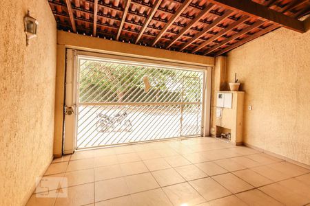 Casa à venda com 179m², 3 quartos e 2 vagas Casa à venda com 179m², 3 quartos e 2 vagasGaragem